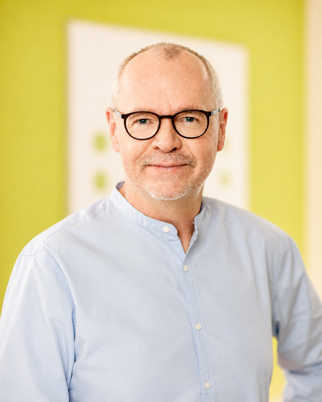 Team im Gespräch an einem Tisch