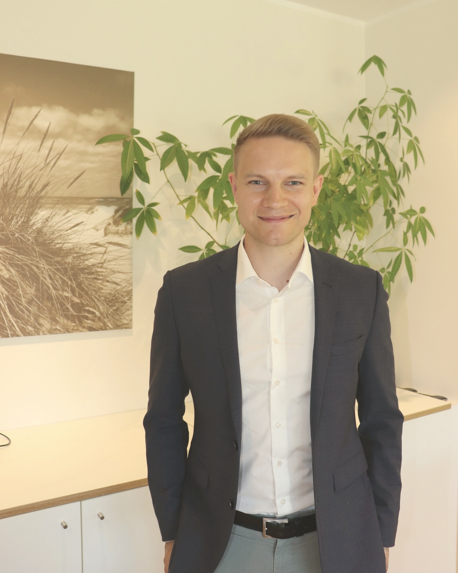 Team im Gespräch an einem Tisch